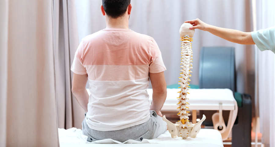 In sintesi, le cause più comuni di mal di schiena sono la mancanza di attività fisica, lo stile di vita sedentario, il lavoro che comporta carichi sulla colonna vertebrale, la predisposizione genetica, l’età e la costruzione del corpo. Taneral Pro è una c